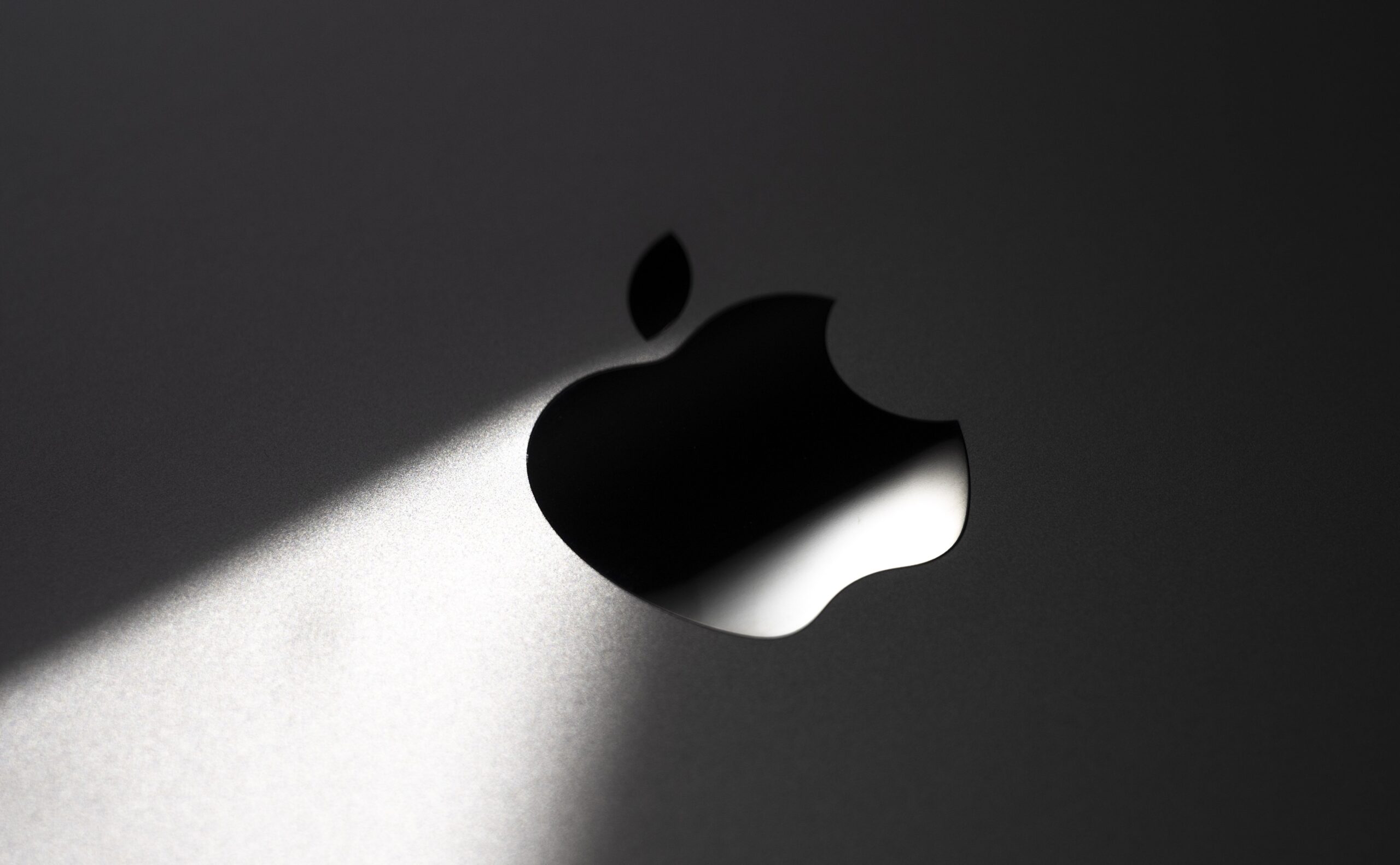 Don’t hold your breath for that foldable, all-screen MacBook​Mashable​